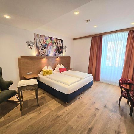 Boutique Hotel Goldenes Lamm Villach Exterior photo