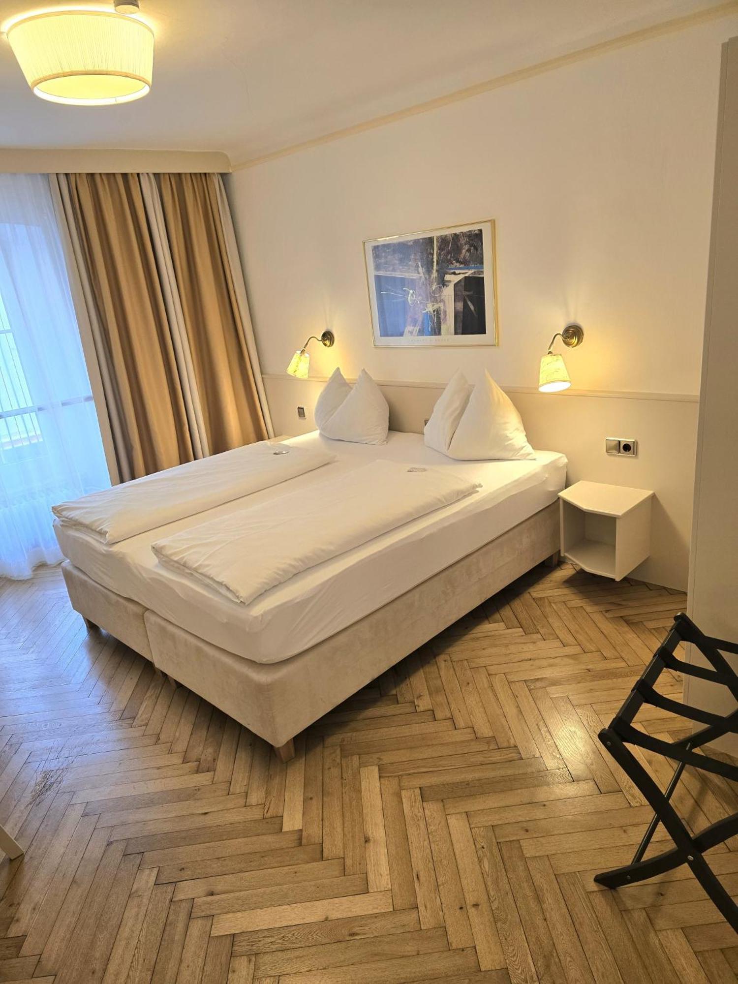 Boutique Hotel Goldenes Lamm Villach Exterior photo