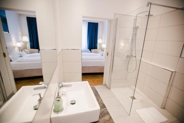 Boutique Hotel Goldenes Lamm Villach Exterior photo
