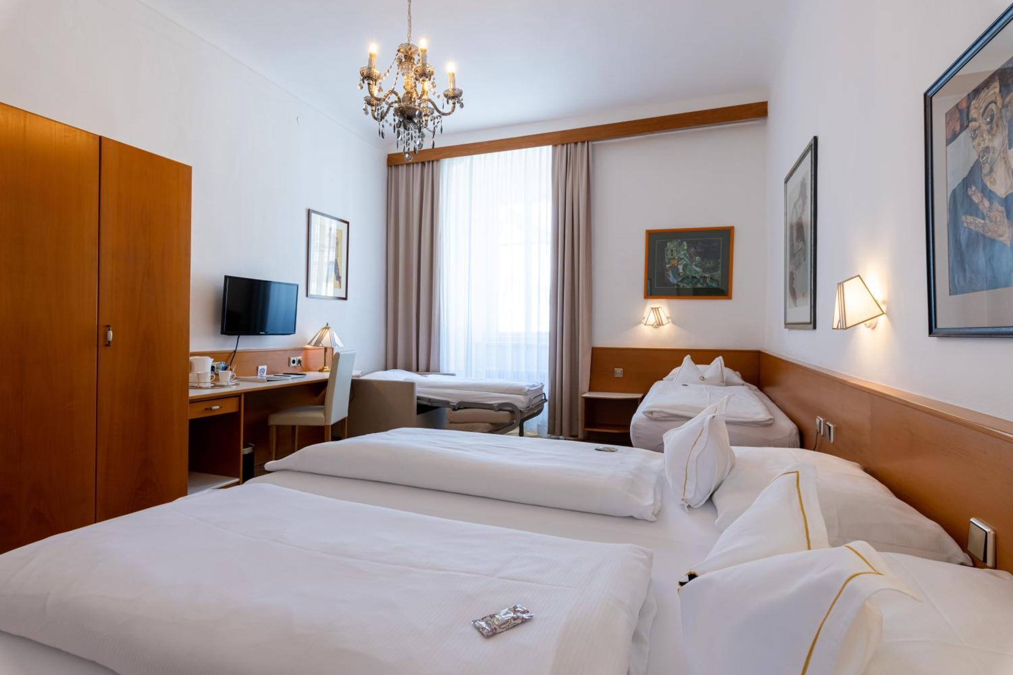 Boutique Hotel Goldenes Lamm Villach Exterior photo