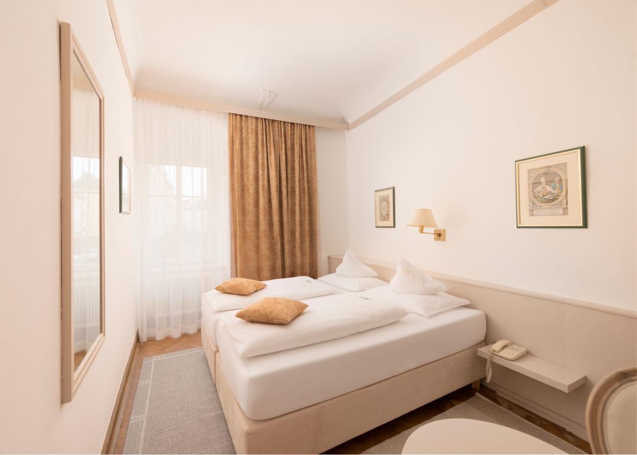 Boutique Hotel Goldenes Lamm Villach Exterior photo