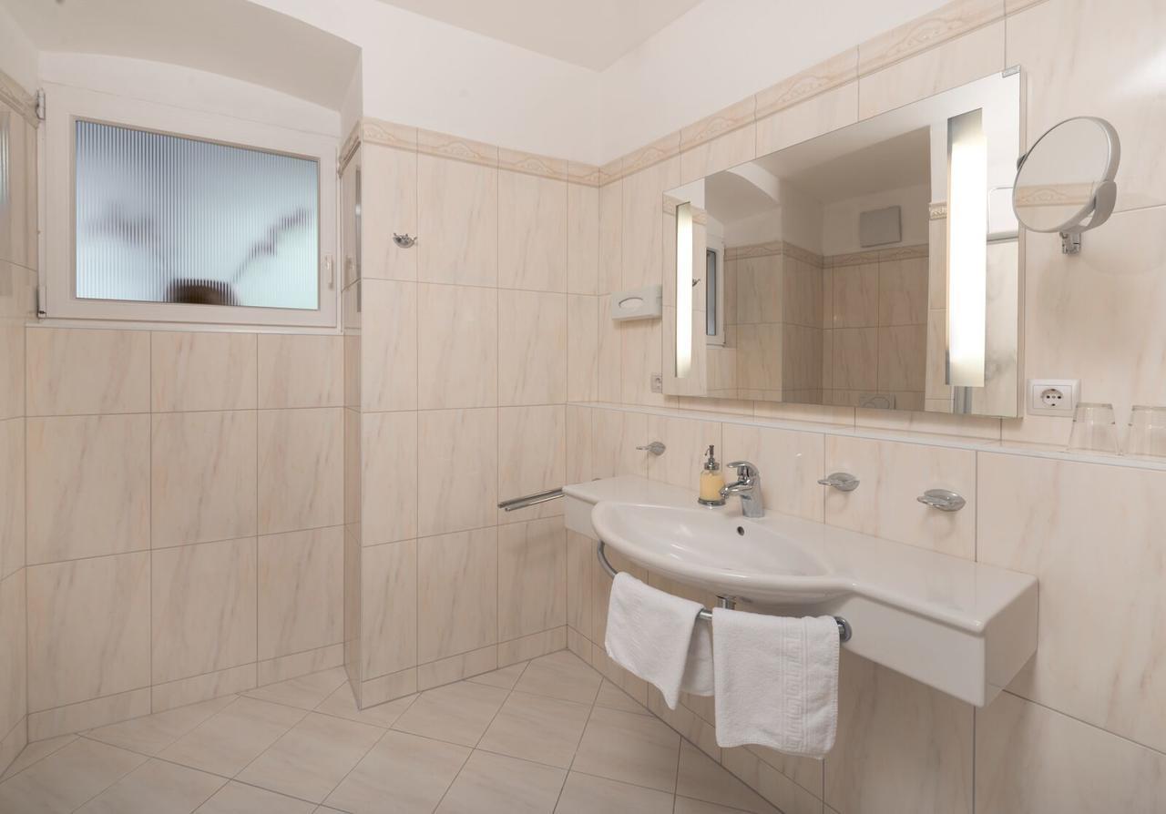 Boutique Hotel Goldenes Lamm Villach Exterior photo