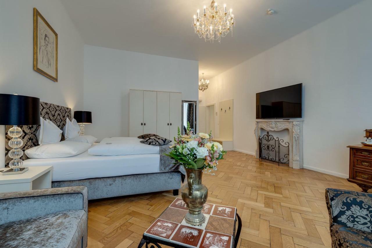 Boutique Hotel Goldenes Lamm Villach Exterior photo